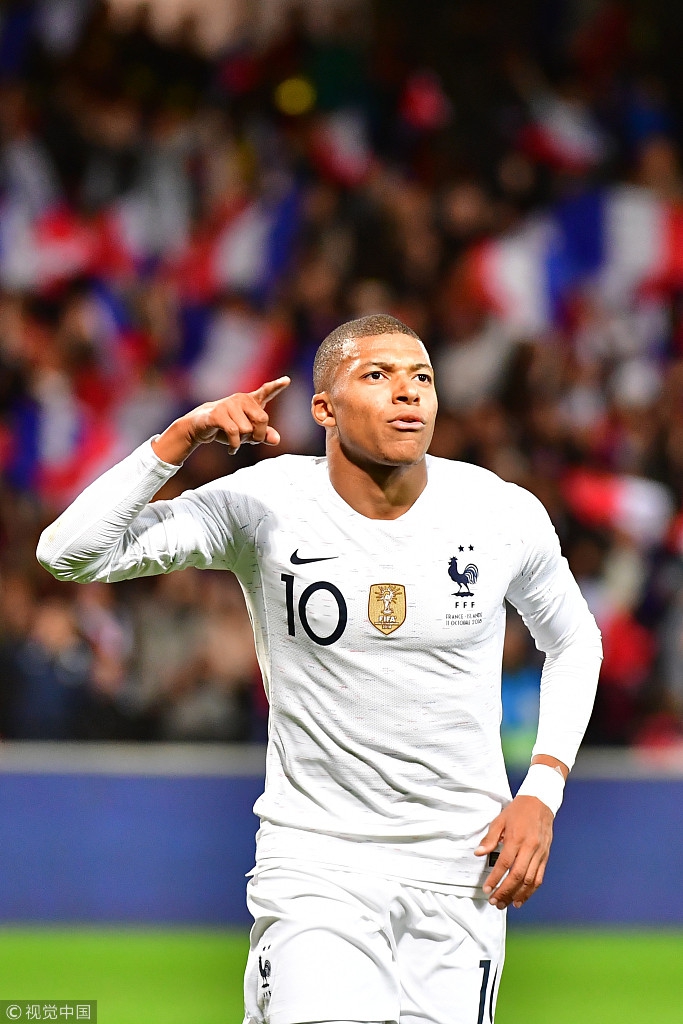 NBA为詹姆斯打造专属球衣补丁，独一无二引发退役猜测