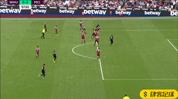 [德甲]丘库埃梅卡起脚远射 皮球折射入网