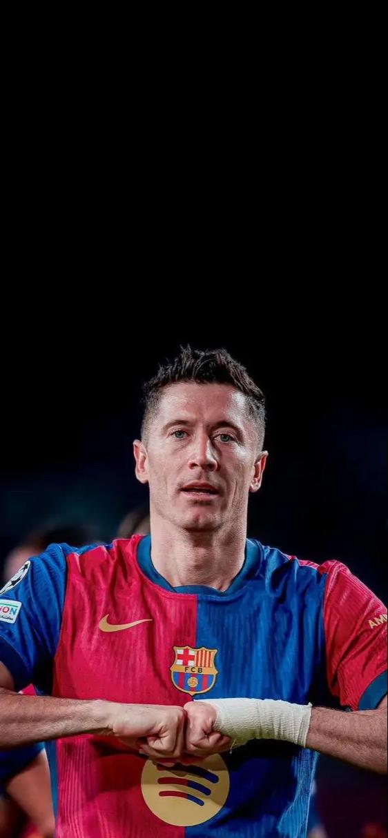 勇士24记三分险胜黄蜂：库里26+5三分创历史第一 三球米勒合砍60分