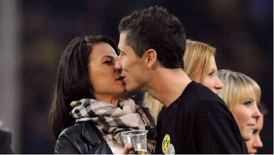 上海海港3-0大胜浙江队 掌握中超争冠主动权