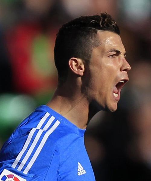 库里31+7+7三分雨浇灭雄鹿！关键绊倒险酿冲突，勇士替补奇兵轰22分赛季新高